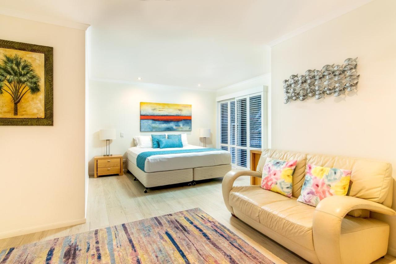 The Village Holiday Apartments At Burleigh Heads Gold Coast Exterior foto