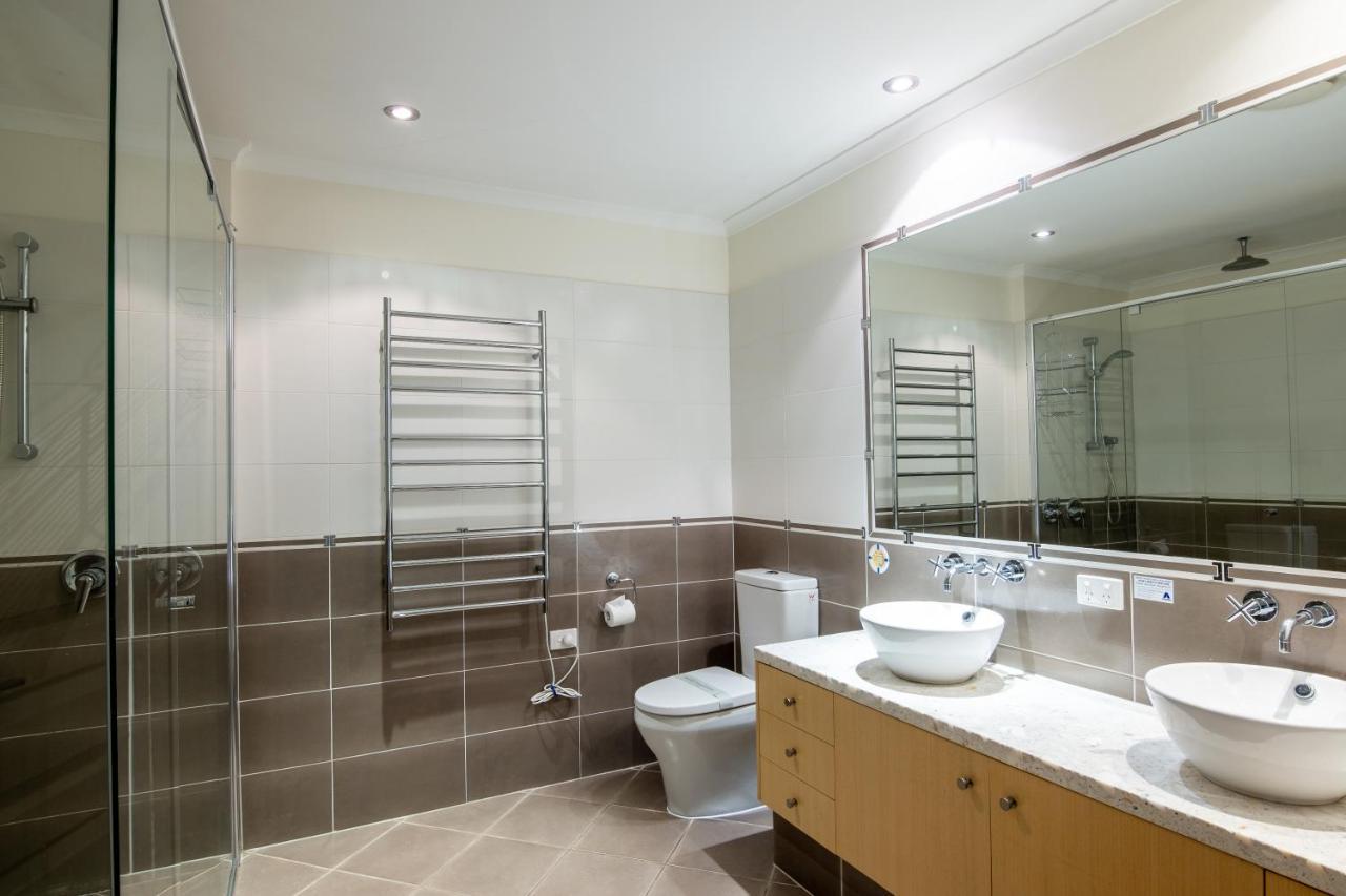 The Village Holiday Apartments At Burleigh Heads Gold Coast Exterior foto