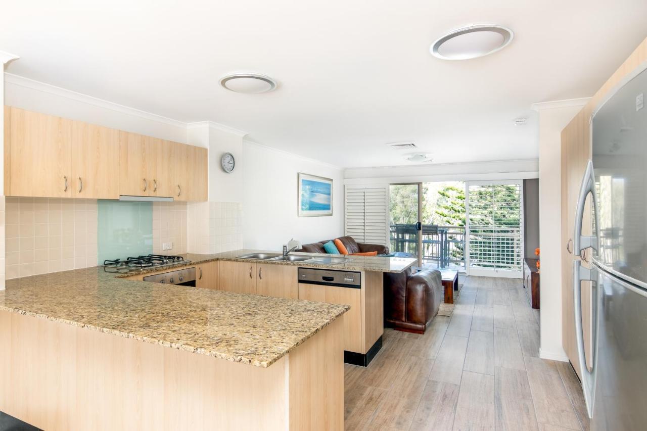 The Village Holiday Apartments At Burleigh Heads Gold Coast Exterior foto