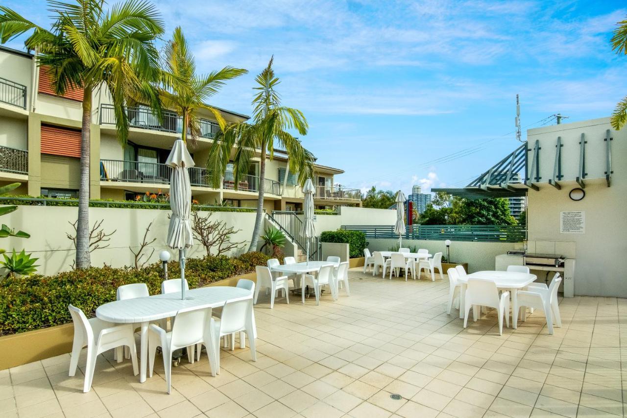 The Village Holiday Apartments At Burleigh Heads Gold Coast Exterior foto