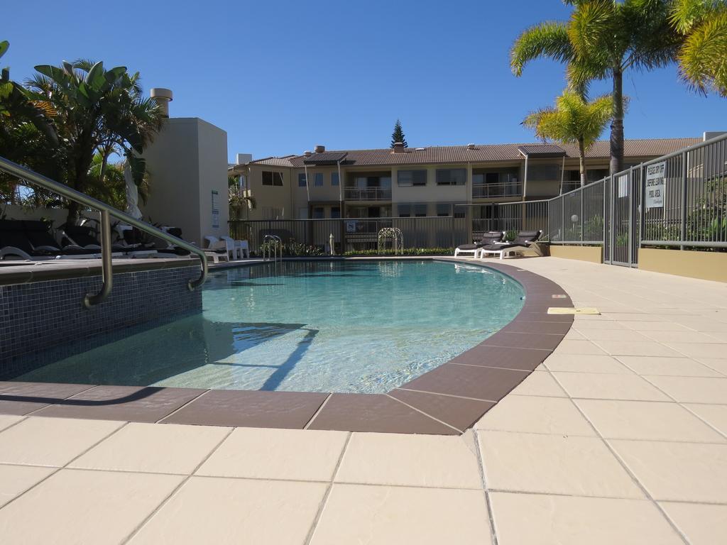 The Village Holiday Apartments At Burleigh Heads Gold Coast Exterior foto