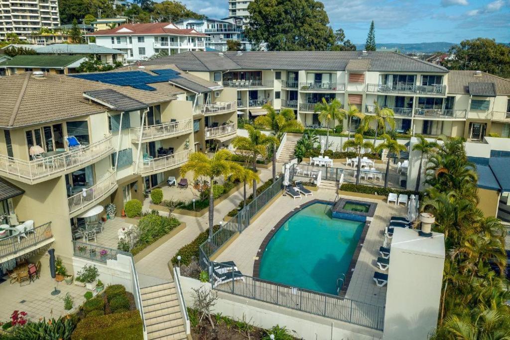 The Village Holiday Apartments At Burleigh Heads Gold Coast Exterior foto
