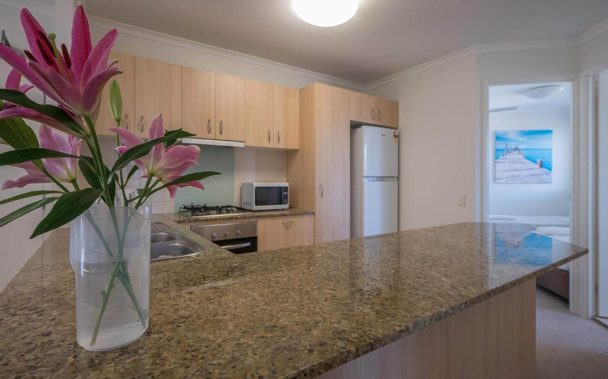 The Village Holiday Apartments At Burleigh Heads Gold Coast Exterior foto