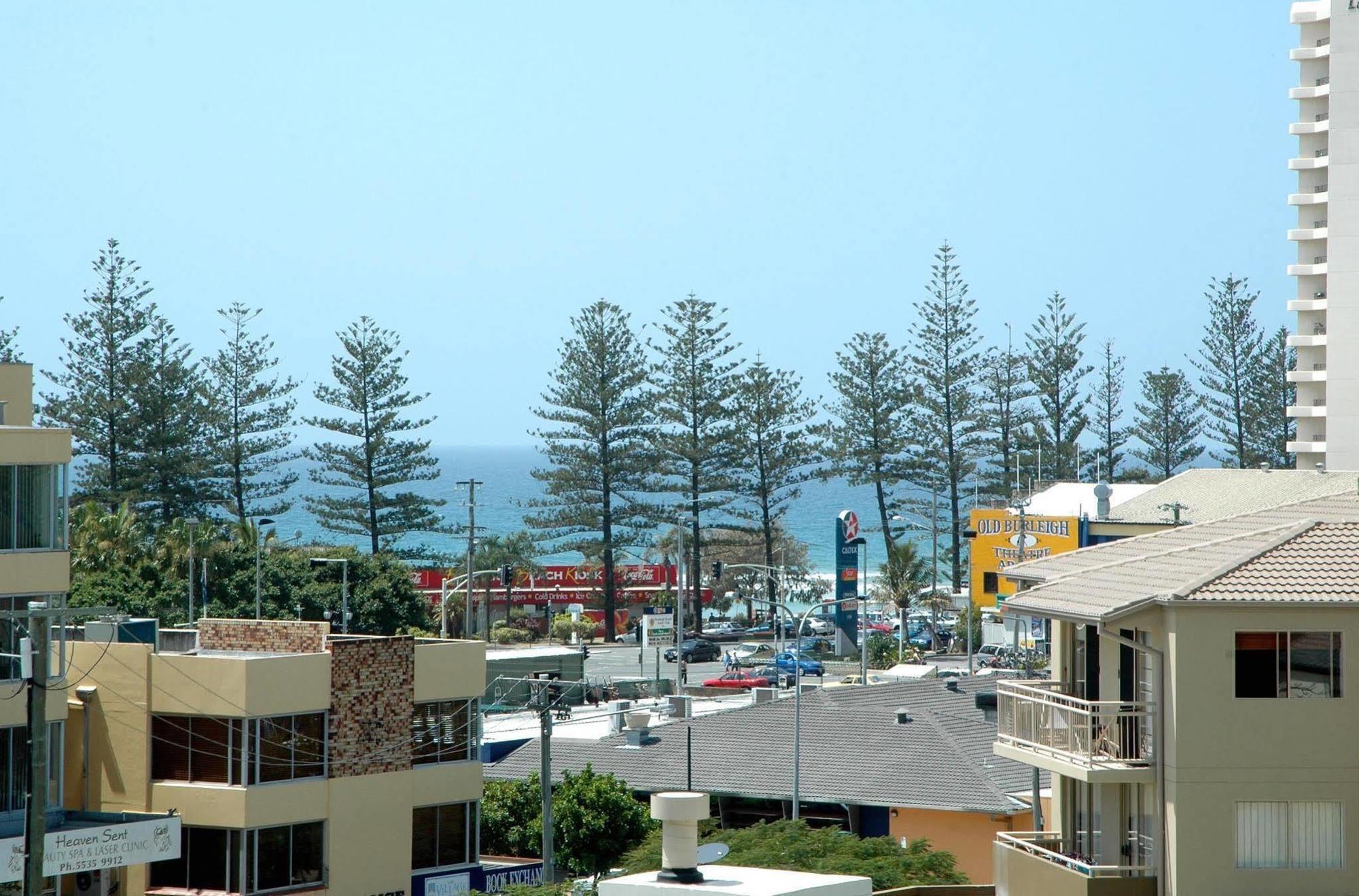 The Village Holiday Apartments At Burleigh Heads Gold Coast Exterior foto
